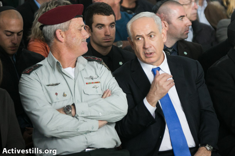 Chief of staff Benny Gantz and Prime Minister Binyamin Netanyahu (photo: Yotam Ronen / Activestills.org)