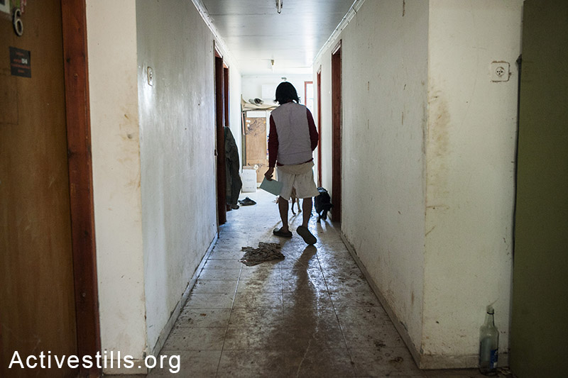 A worker in the residence corridor. (Activestills.org)