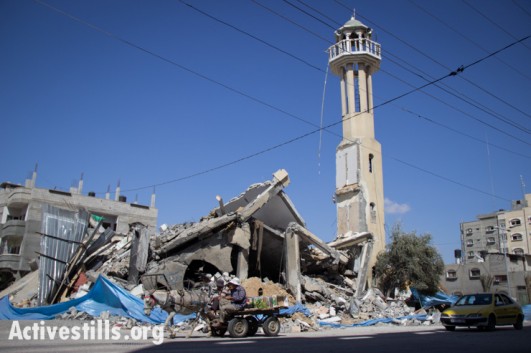 Farouk mosque of an-Nuseirat Refugee Camp lies in ruins after being struck by Israeli bombs, Gaza Srip, July 14, 2014. The mosque was hit two days before.