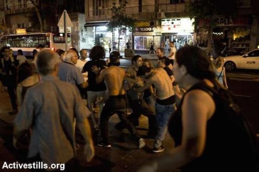 Israel right-wing protesters attack left-wing activists after they protested in central Tel Aviv against the Israeli attack on Gaza, July 12, 2014. (Photo by Oren Ziv/Activestills.org)