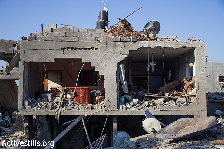 Destruction in Beit Hanoun following bombardment by Israeli forces, North Gaza Strip, August 11, 2014.  (Basel Yazouri/Activestills.org)