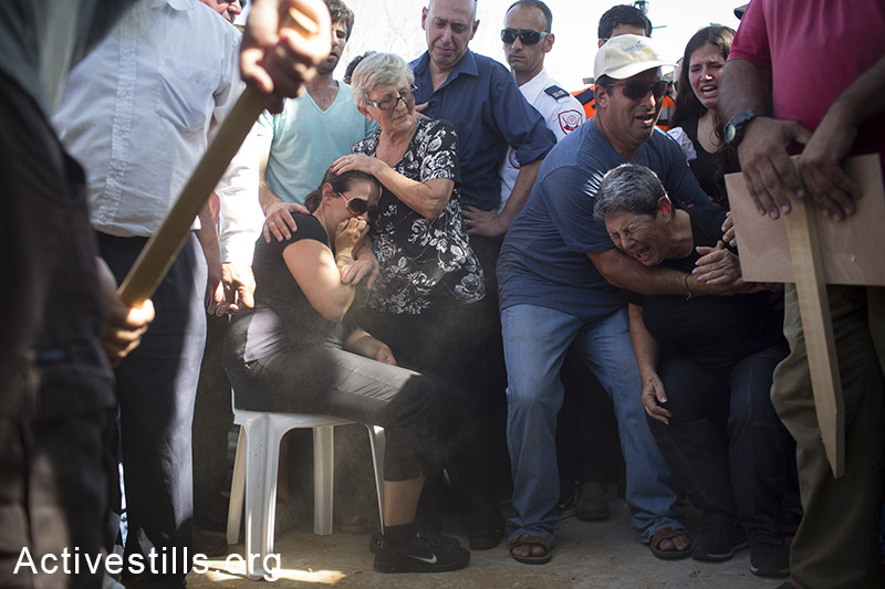Family members and relatives of Daniel Tregerman, a 4-years old, mourn during his funeral on August 24, 2014 in Hevel Shalom, Israel. (Activestills.org)