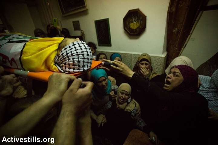 Palestinians carry the body of Eissa al-Qotri during his funeral at the Al-Amari refugee camp near the West Bank city of Ramallah, September 10, 2014. Al-Qotri was killed by the Israeli army early on September 10, 2014 during clashes between Palestinians and Israeli soldiers after the Israeli army raided the camp. (photo: Faiz Abu Rmeleh/Activestills)