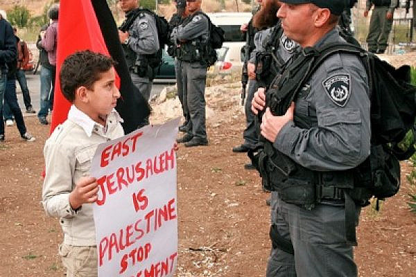 Palestinian child faces Israeli riot control police in East Jerusalem (photo: Lisa Goldman)