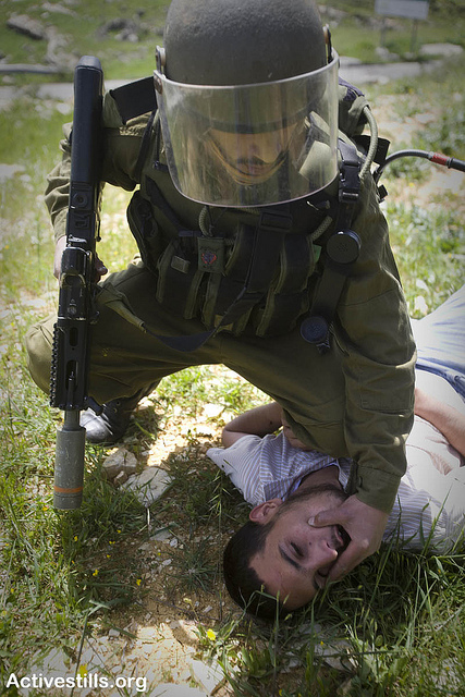 Palestinian arrested in Nabi Saleh 8 April 2011. Photo: Oren Ziv/Activestills.org