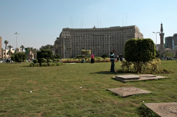 Egypt: Soldiers planted flowers in Tahrir Square