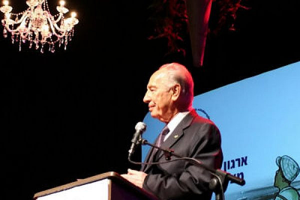 When will his Peace Prize be withdrawn? Shimon Peres speaks (Photo: Yossi Gurvitz)
