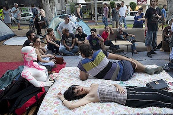 Tel Aviv rent price protest (Photo: Activestills)