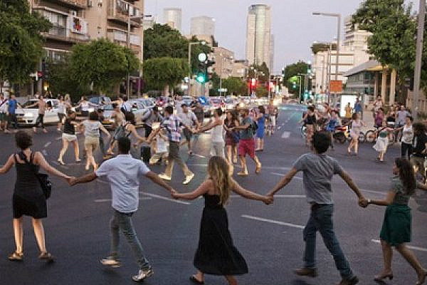 J14 protesters dancing in the streets of Tel Aviv, August 30 2011 (photo: activestills.org)