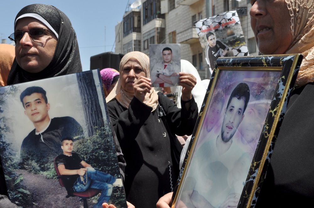 News of Hamas-Israel prisoner deal met with apathy in Ramallah