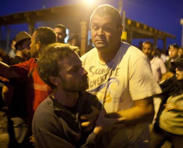 Policeman and settler Yossi Ben Arush attacks a protester. (Photo: Activestills)