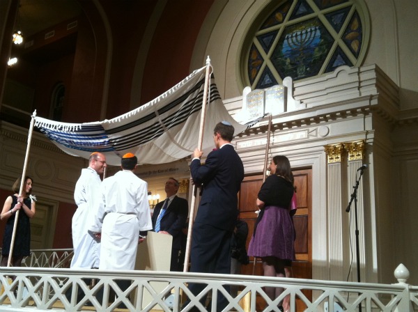 Orthodox rabbi marries gay couple in historic wedding in DC