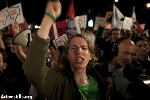 Police, protesters clash in front of Likud headquarters in Tel Aviv