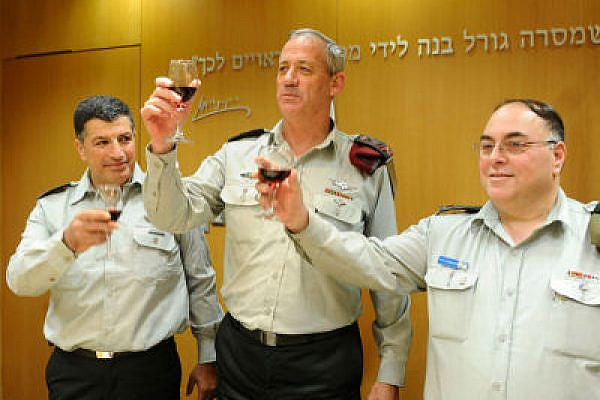 Senior generals were often politicans in uniform. Lt. Gen. Ganz with incoming and outgoing IDF Spokesmen. (Photo: Israel Defense Forces, CC-BY SA 2.0)