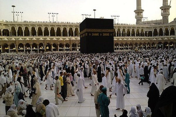 Muslim pilgrimage to Mecca (photo:wikimedia/omar_chatriwala)