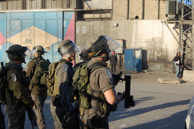 Armed with M-16s, Israeli teenagers detain Palestinians