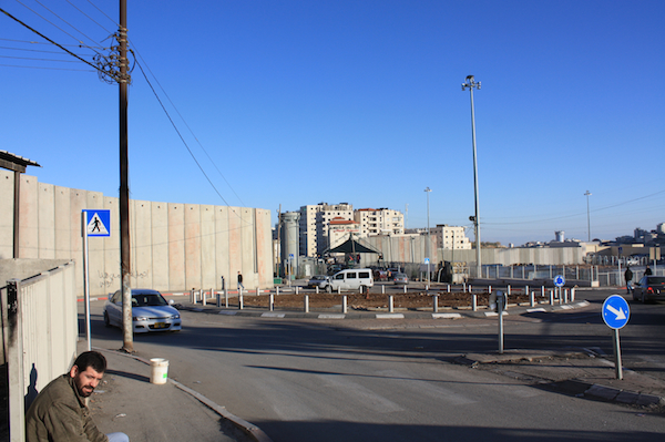 Shuafat refugee camp: Walled Jerusalem ghetto gets more walls