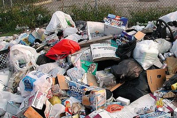 Illustrative photo of garbage (flickr/Editor B)