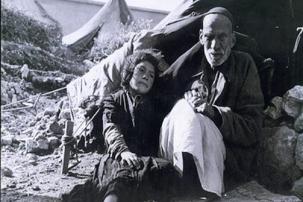 A Palestinian oldman and girl living in a refguee camp after 48 (photo:flickr/gnuckx)