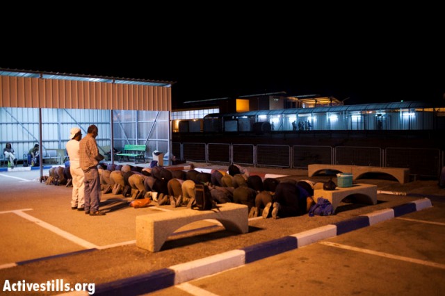 Following a strike, the workers gained a place to carry out morning prayers (Oren Ziv / Activestills)