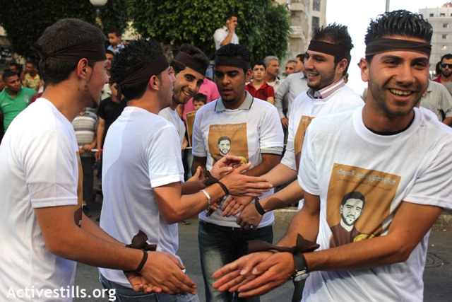 Palestinians in Nablus play football handcuffed in solidarity with Sarsak (Activestills)