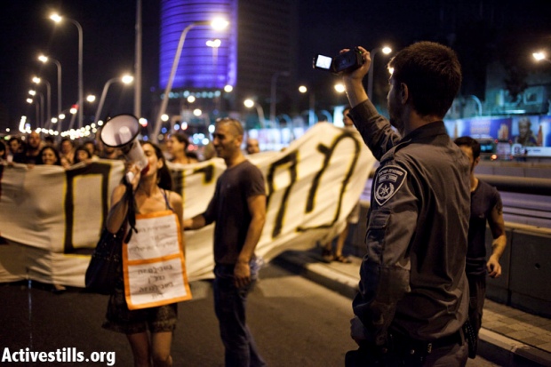 Thousands march in Tel Aviv; J14 protesters block J'lem light rail