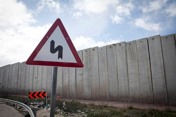 "A long and winding wall". The wall near Jerusalem (Oren Ziv / Activestills)