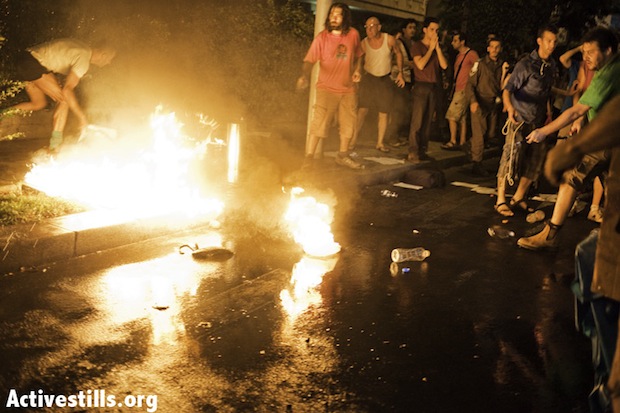 Man sets himself on fire at the end of Tel Aviv march (UPDATED)