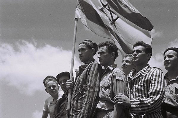 Holocaust survivors arrive in Israel (GPO/CC BY NC SA 2.0)