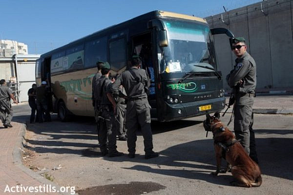 The law requires drivers to take Palestinians, makes it impossible at the same time (Activestills)