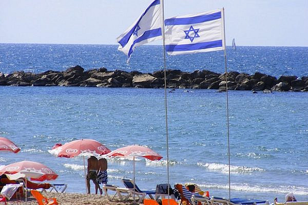 Tel Aviv Beach (erikgstewart/CC BY NC 2.0)