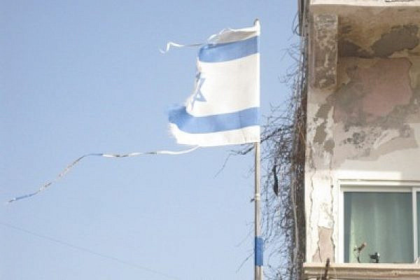 Tattered flag in Jaffa (Photo: Mairav Zonszein)