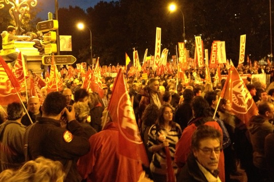 Supporters of Spain's two biggest unions participate in Madrid's anti-austerity demonstration, 14 Nov 2012 (photo: Roee Ruttenberg)
