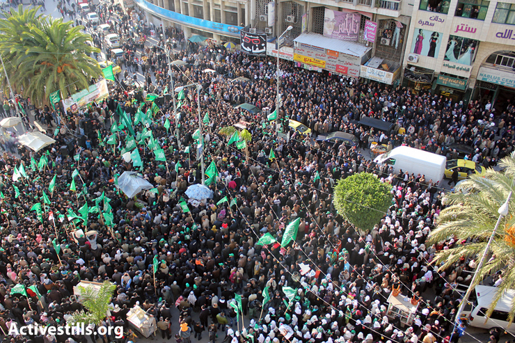 Tens of thousands of Palestinians celebrate Hamas' 25th anniversary in the West Bank city of Nablus, December 13, 2012. (Ahmad Al-Bazz/ Activestills.org)