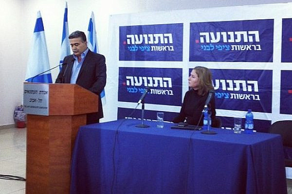 Former Israeli Defense Minister Amir Peretz announcing his decision to leave Labor and join Tzipi Livni's (right) new party. December 6, 2012 (photo: Tal Schneider)