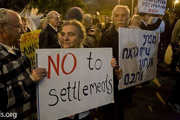 Palestinians, Israelis, and internationals protest settlements in Sheikh Jarrah in 2009 (photo: flickr/Activestills)