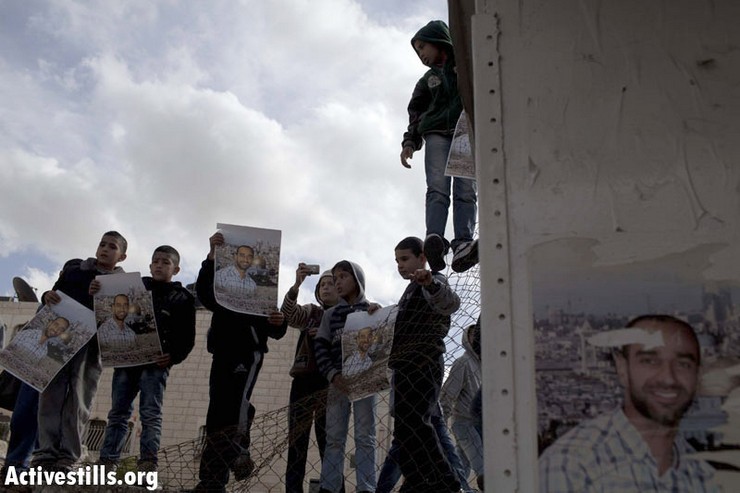 From hunger striking prisoners to occupation-tainted chocolate: A week in photos - February 14-20