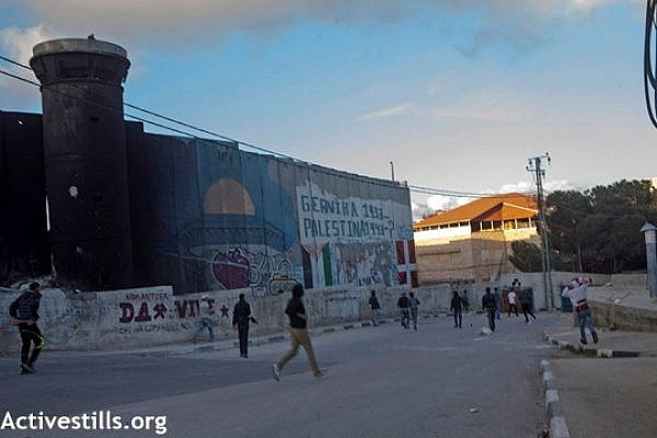 Clashes near the wall as Aida refugee camp, last week (Anne Paq / Activestills)