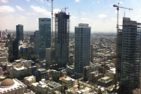Shalom, tower. A visit to Tel Aviv's historic skyscraper 