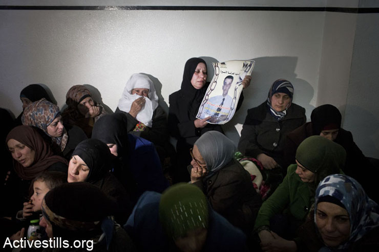 PHOTOS: Street exhibition confronts Israelis on Palestinian Prisoners' Day