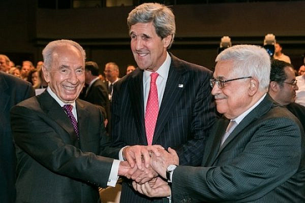 Shimon Peres, John Kerry and Mahmoud Abbas in Jordan (World Economic Forum / Benedikt von Loebell)