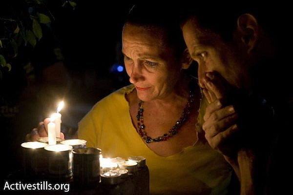 Israelis hold a candle-light vigil outside the BarNoar LGBTQ youth center in Tel Aviv after the 2009 shooting, August 2, 2009 (Photo: Activestills.org)