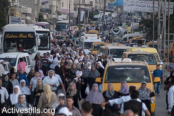 Palestinians arrive to Qalandiya checkpoint outside Ramallah, West Bank, to cross into Jerusalem to attend the Ramadan Friday Prayers in Al-Aqsa Mosque, July 19, 2013. (Photo: Nidal Elwan/ Activestills.org)