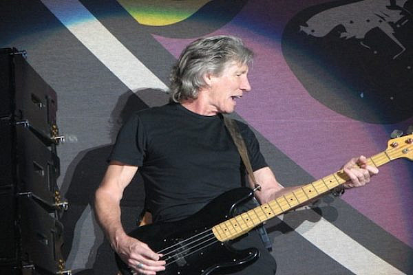 Roger Waters performing at Arrow Rock Festival, June 10, 2006. (Photo by Jethro / Wikicommons)