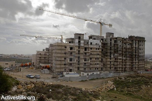 Settlement construction in Gilo, January 21, 2010. (Photo: Activestills.org)