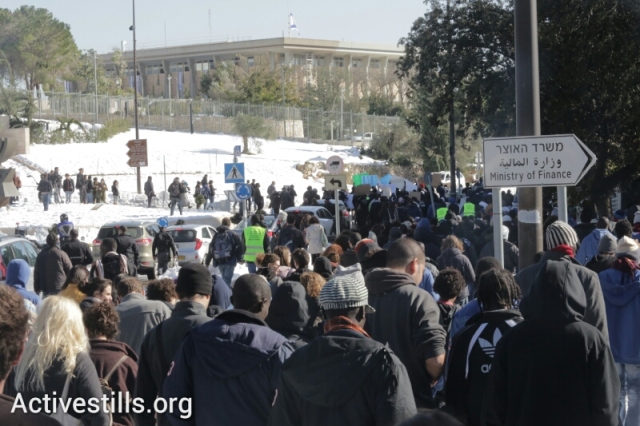 Asylum seekers reach the Knesset (Activestills)