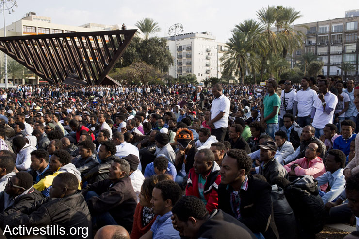 Asylum seekers demonstrate in Tel Aviv’s Rabin Square on the first day of a three-day strike protesting detentions and demanding refugee status, January 5, 2014. (Photo: Activestills.org)