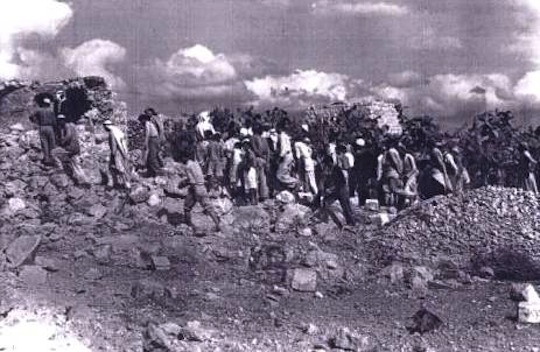 Inhabitants of Qibya coming back in their village after its attack by israeli forces, October 1953. (photo: 
