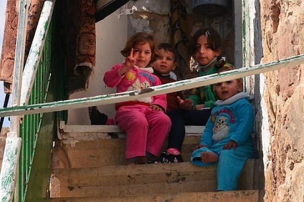 Palestinian children in Hebron's H2 (Photo by Dana Direktor)