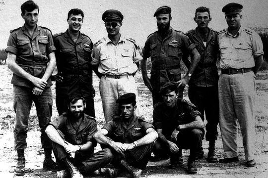 Meir Har-Zion (far left, top row) with the 890th Paratroop Battalion. To his right are Ariel Sharon and Moshe Dayan.